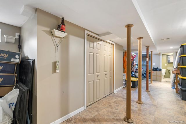 350 S Greene Avenue, Lindenhurst, NY 11757