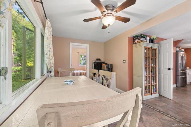 350 S Greene Avenue, Lindenhurst, NY 11757