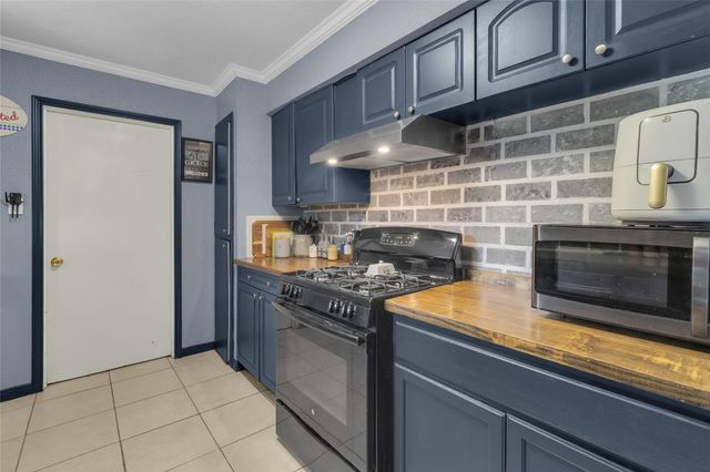 617 Catalpa Street, Angleton, TX 77515