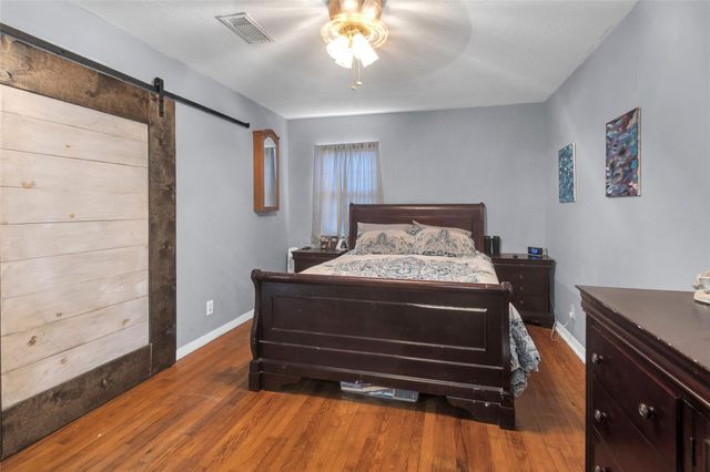 617 Catalpa Street, Angleton, TX 77515