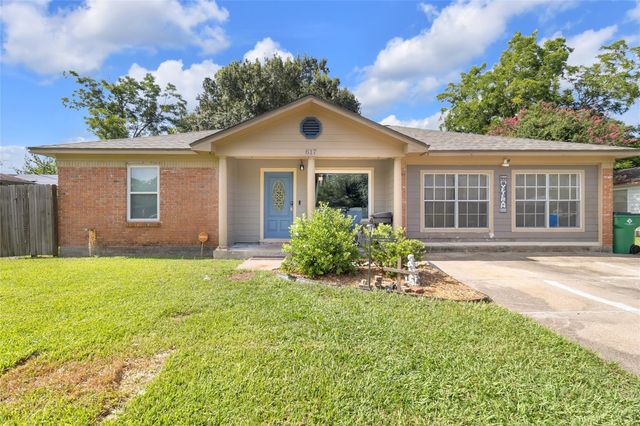 617 Catalpa Street, Angleton, TX 77515
