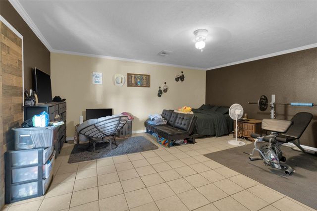 617 Catalpa Street, Angleton, TX 77515