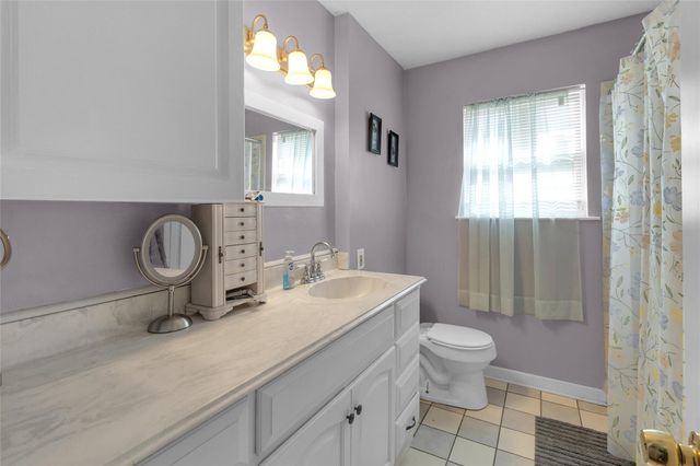 617 Catalpa Street, Angleton, TX 77515