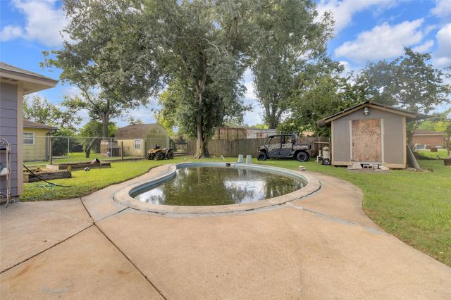 617 Catalpa Street, Angleton, TX 77515