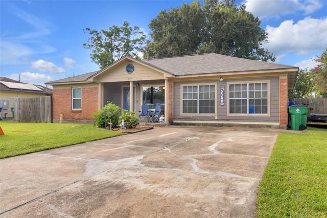 617 Catalpa Street, Angleton, TX 77515