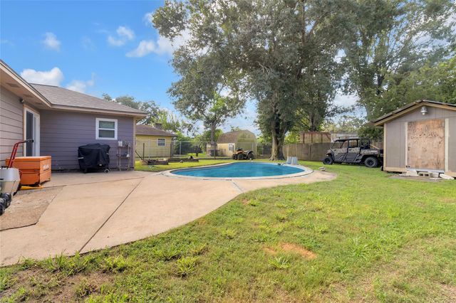 617 Catalpa Street, Angleton, TX 77515