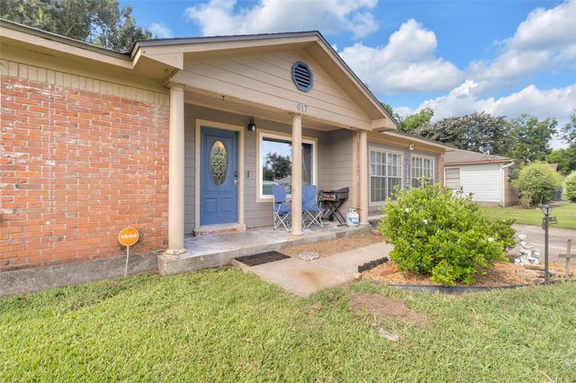 617 Catalpa Street, Angleton, TX 77515