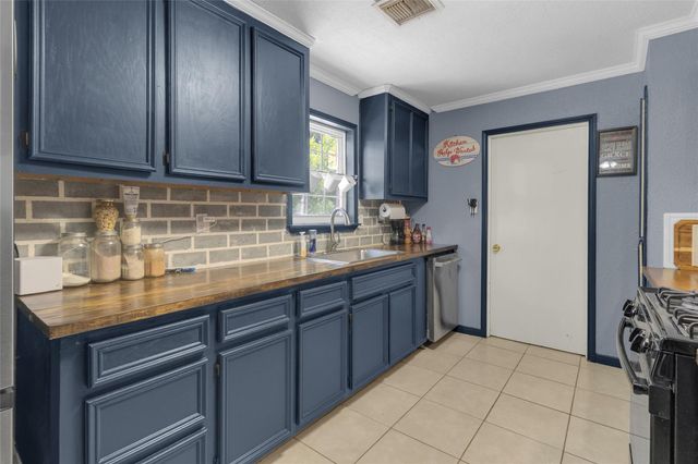 617 Catalpa Street, Angleton, TX 77515