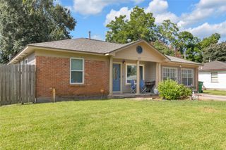 617 Catalpa Street, Angleton, TX 77515