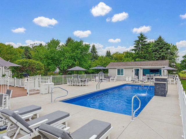 W220N11412 Amy Belle ROAD, Germantown, WI 53022