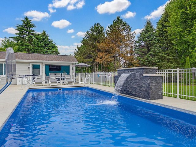 W220N11412 Amy Belle ROAD, Germantown, WI 53022