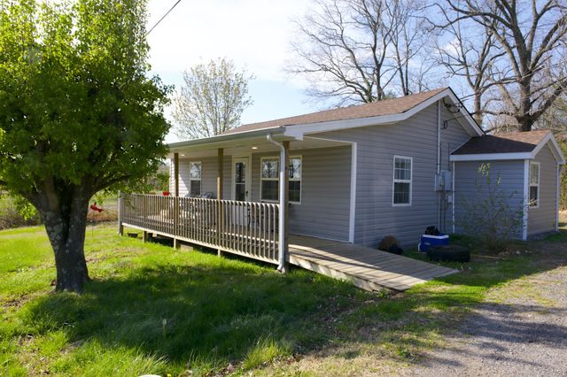 1725 Fairfield Rd, Westmoreland, TN 37186