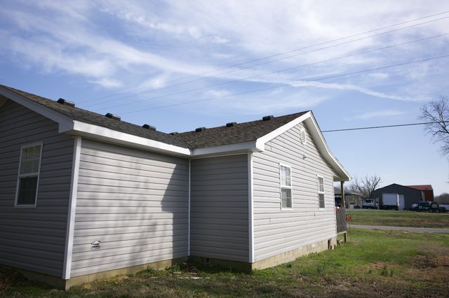 1725 Fairfield Rd, Westmoreland, TN 37186