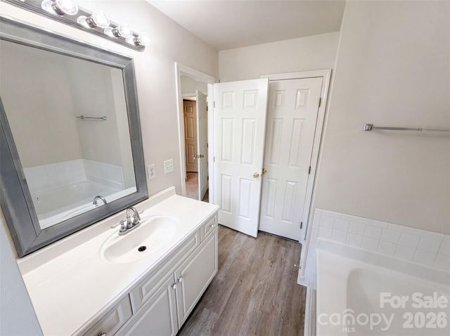 11805 Guildhall Lane, Charlotte, NC 28213