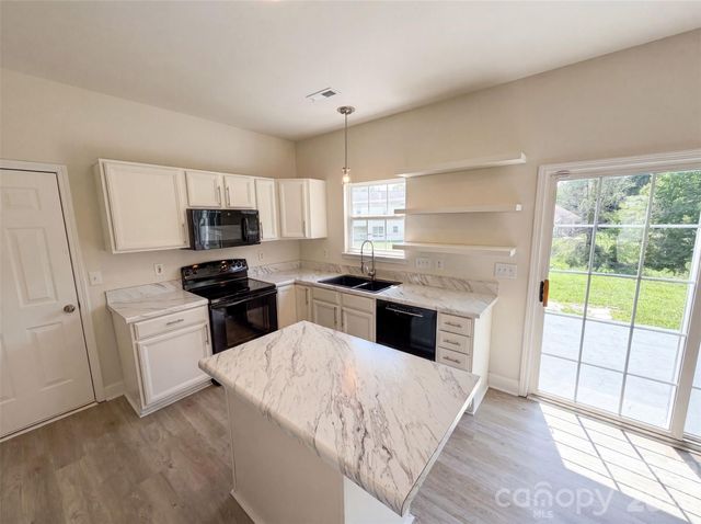 11805 Guildhall Lane, Charlotte, NC 28213