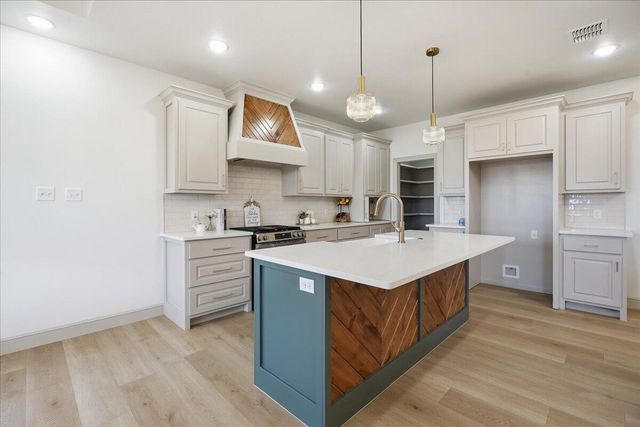 1115 N 6th Street, Wolfforth, TX 79382