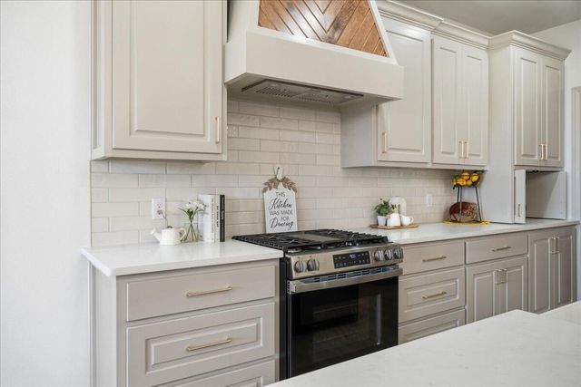 1115 N 6th Street, Wolfforth, TX 79382