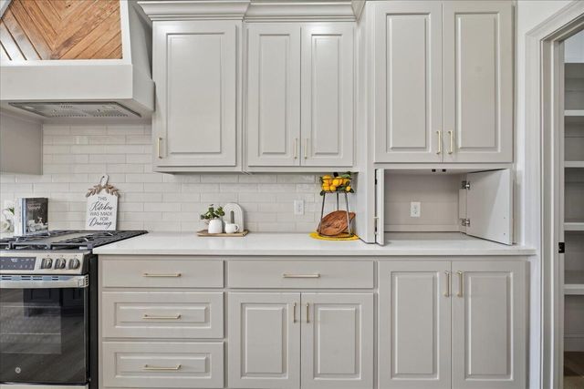 1115 N 6th Street, Wolfforth, TX 79382