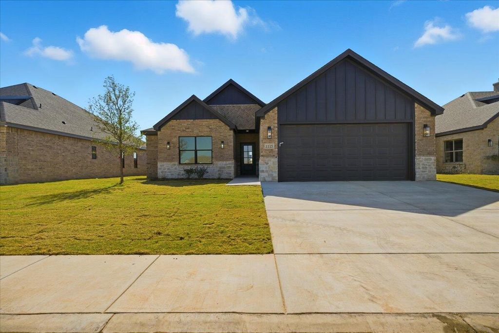 1115 N 6th Street, Wolfforth, TX 79382