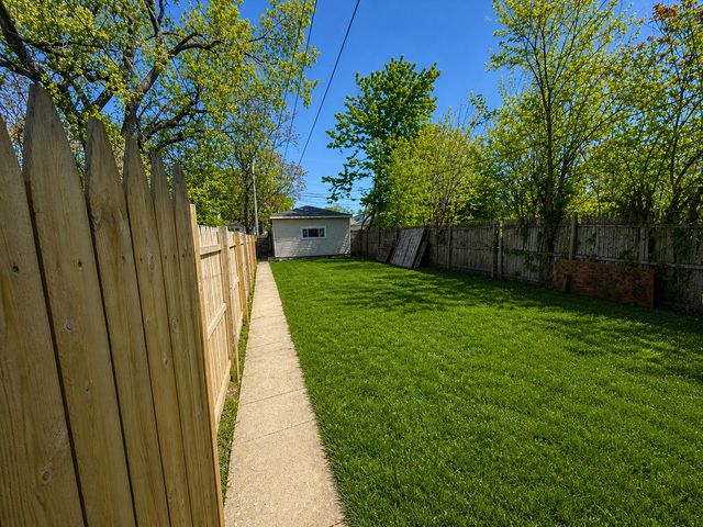 1234 W 97th Place, Chicago, IL 60643
