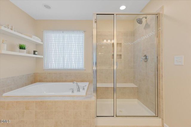 819 Lake Artesia Lane, Fuquay Varina, NC 27526