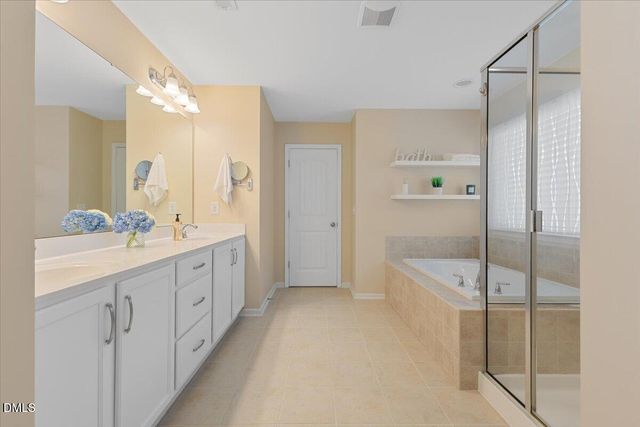 819 Lake Artesia Lane, Fuquay Varina, NC 27526