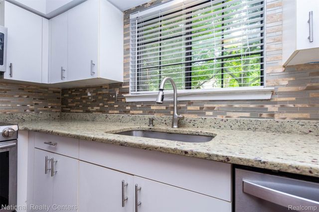 29820 Indian Trail, Farmington Hills, MI 48331