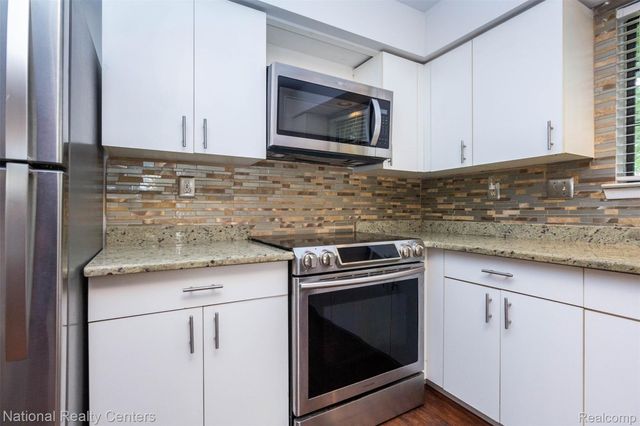 29820 Indian Trail, Farmington Hills, MI 48331