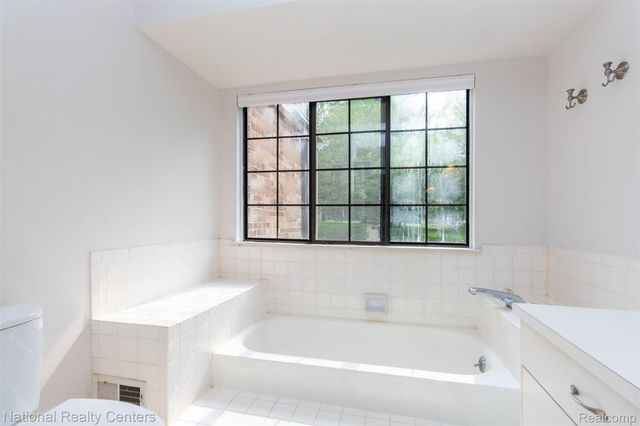 29820 Indian Trail, Farmington Hills, MI 48331
