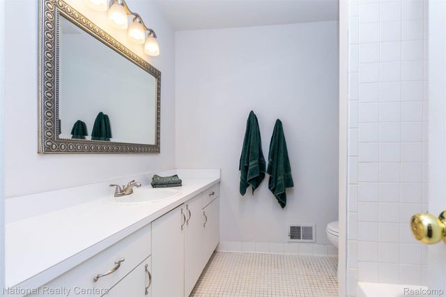 29820 Indian Trail, Farmington Hills, MI 48331