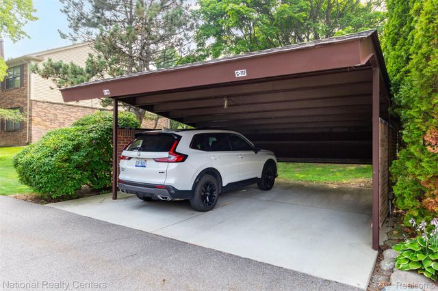29820 Indian Trail, Farmington Hills, MI 48331