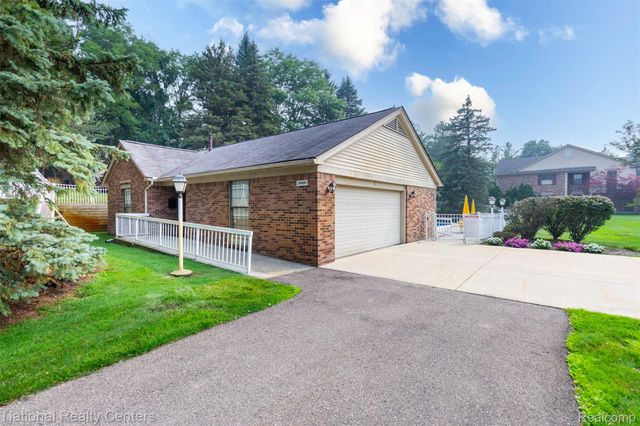 29820 Indian Trail, Farmington Hills, MI 48331