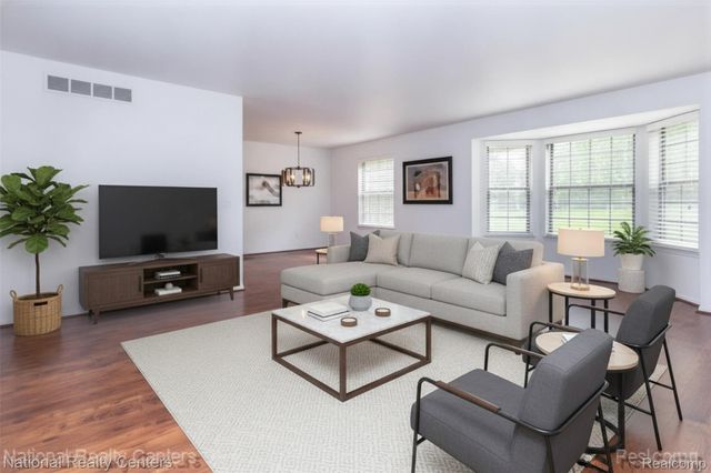 29820 Indian Trail, Farmington Hills, MI 48331