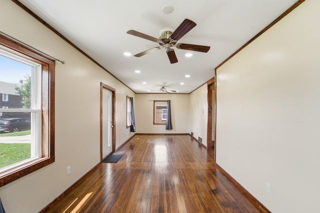 306 S 14th Avenue, Marshalltown, IA 50158
