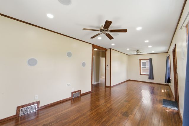 306 S 14th Avenue, Marshalltown, IA 50158