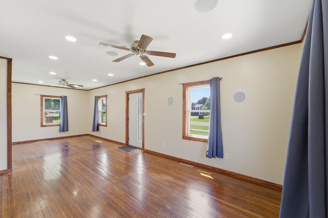 306 S 14th Avenue, Marshalltown, IA 50158