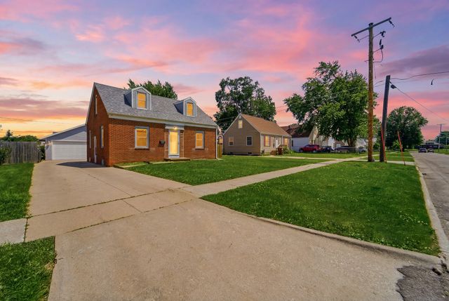 306 S 14th Avenue, Marshalltown, IA 50158