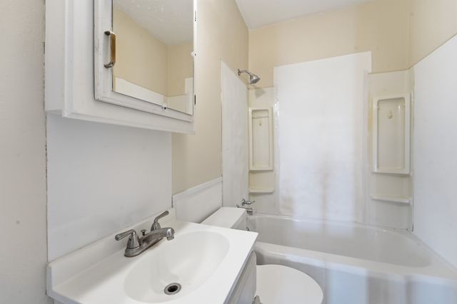 306 S 14th Avenue, Marshalltown, IA 50158