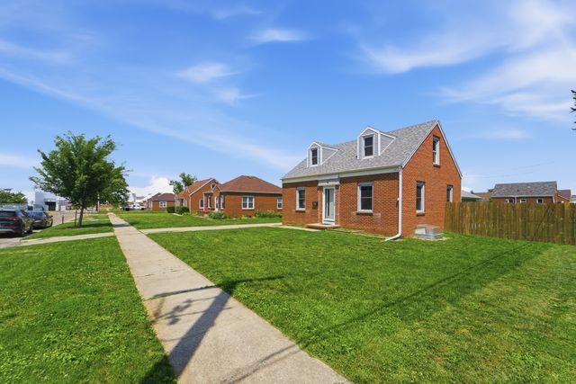 306 S 14th Avenue, Marshalltown, IA 50158
