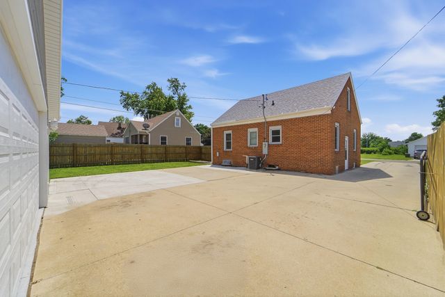 306 S 14th Avenue, Marshalltown, IA 50158