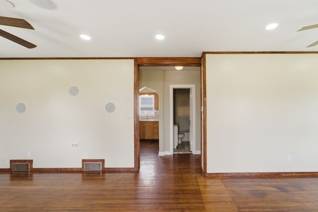 306 S 14th Avenue, Marshalltown, IA 50158