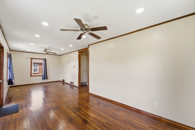 306 S 14th Avenue, Marshalltown, IA 50158