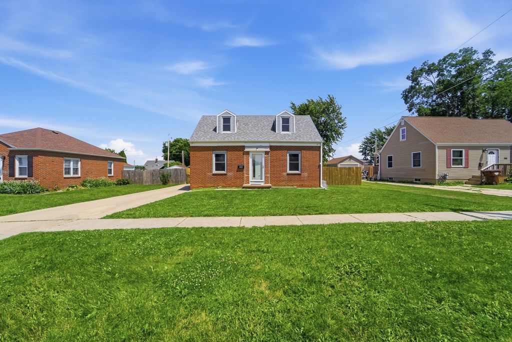 306 S 14th Avenue, Marshalltown, IA 50158