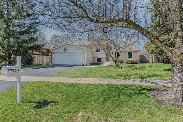 1613 Fairway Lane, Naperville, IL 60565