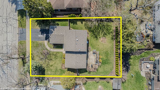 1613 Fairway Lane, Naperville, IL 60565