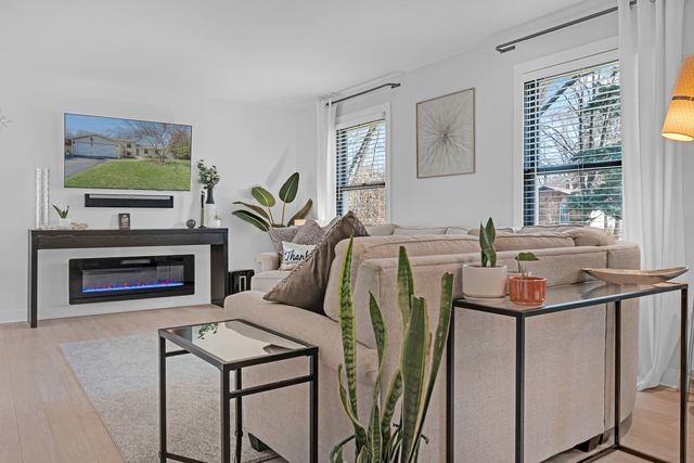 1613 Fairway Lane, Naperville, IL 60565