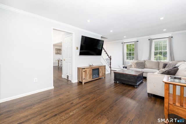 41 Wadsworth Street, Glastonbury, CT 06033