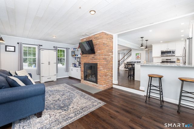41 Wadsworth Street, Glastonbury, CT 06033