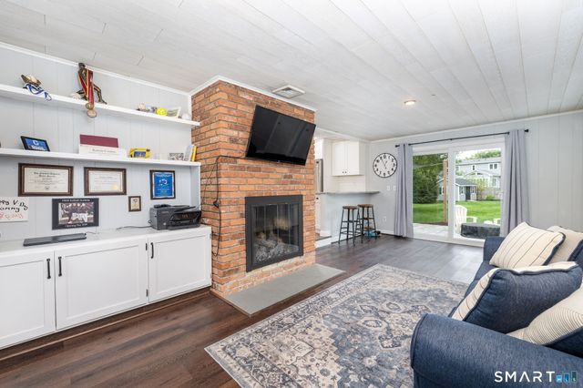 41 Wadsworth Street, Glastonbury, CT 06033