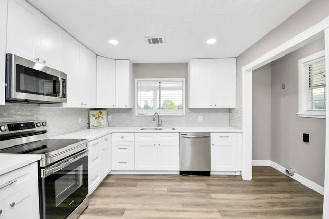 11214 Fm 442, Boling, TX 77420